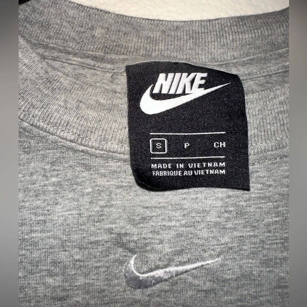Nike women’s grey center embroidered swoosh short sleeve bodysuit S athleisure